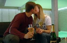 Dat doet ze in het programma de bachelorette op play4. Omg Elke Clijsters Kust Voor Het Eerst In De Bachelorette Dat Voelde Heel Goed Video Metro