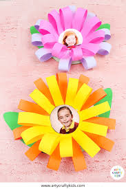 Use gorgeous templates for greetings, thanks, holiday, grad cards and more! Photo Flower Card For Kids To Make Arty Crafty Kids