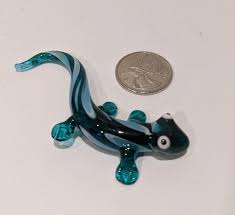 Blaue eidechsenaugen