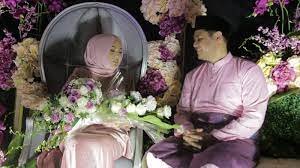 Shila amzah sendiri sebelum ini pernah menyuarakan hasrat beliau untuk kekal bertudung & ibu serta kekasih hati, sharnaaz shila amzah yang bakal menyambut ulangtahun kelahiran ke 22 pada 13 ogos ini juga menjawab beberapa soalan peminat di twitter seperti mengiyakan penhijrahan beliau. Shila Amzah Akhirnya Bertunang Inilah Pilihan Hati Yang Juga Bakal Suaminya Nanti Mingguan Wanita