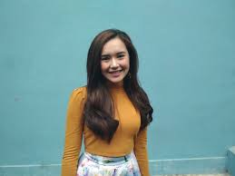 Gadis cantik yang akrab disapa dengan nama beby ini memulai kariernya di dunia entertainment indonesia berawal dari menjadi seorang. Beby Tsabina Akui Jadi Vlogger Berkat Permintaan Fans Okezone Celebrity