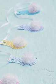 Die osterhasen girlande ist eine kreative bastelidee zu ostern. Pompoms Basteln Ganz Einfache Und Susse Diy Idee Fur Einen Osterhasen Mit Pompoms