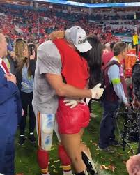 Travis met her on a show that he was part of by the name 'catching kelce'. Hellobeautiful Travis Kelce And Kayla Nicole Celebrate Super Bowl Win Facebook
