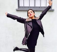 Selena Gomez Wins Billboard Chart Topper Award