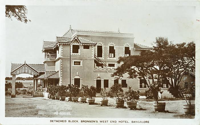 University Garden Bombay, 1905 Postcard - Past-India