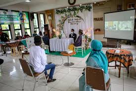 Manadopost.id— kementerian agama (kemenag) akan menggelar sidang isbat (penetapan) awal ramadan 1442 h pada 12 april 2021. 200 Pasangan Ikuti Sidang Isbat Pernikahan Massal Republika Online