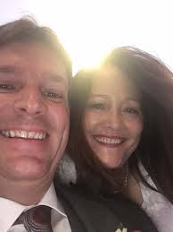 Can someone please remove the hairdryer for me. 🙏😅👏🏻Thanks so much...