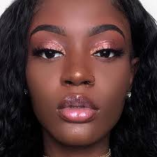 Rose gold is warm and flattering on most skin tones, and it lends itself to a super pretty monochromatic look. Rose Gold Makeup Ideas 2018 Eye Shadow Highlighter Lipstick Allure