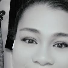 Moemoana looking absolutely stunning in this burnt orange halter neck gown,  with the aute(hibiscus) silhouette print. 😍🌺🧡