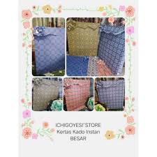 Mulailah dengan selembar, 6 inci kertas origami, dan lipat menjadi bentuk segitiga. Kertas Kado Instan Besar Motif Batik Model Bunga Mekar Shopee Indonesia