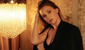 Farah zeynep abdullah is a 31 year old turkish actress. Masumlar Apartmani Nin Yildizi Farah Zeynep Abdullah Makyajsiz Haliyle Soke Etti Galeri Yeni Asir