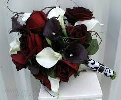 The bright red calla lilies in this bouquet completely stand out. Black White Silver Wedding Flowers Buket Gambar Desain