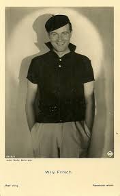 Wilhelm fritsch, dit willy fritsch, est un acteur allemand, né le 27 janvier 1901 à kattowitz en silésie (aujourd'hui en pologne) et mort le il se marie en 1938 avec la danseuse dinah grace qui lui donnera deux fils, michael et thomas. Pin On Schauspieler