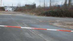 Weil sich der brandschutzgutachter der eigentümer des hauses rigaer straße nummer 94 angekündigt hat und die begehung unter polizeischutz heute stattfinden soll, sind die linksradikalen. Tatort Fotos In Trier Wurde Eine Verbrannte Leiche Gefunden Bilder Rhein Zeitung