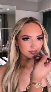 A Victoria’s Secret Angel moment with @taleeshajadee 🔥 To book your next  makeup appointment with me, just click the link in my IG bio 🫶🏼 Products:  @plouise_makeup_academy rumour base 02 @viseart ...