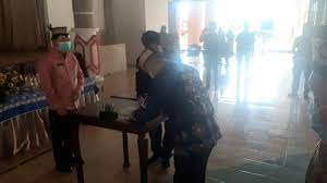 Https Kalteng Tribunnews Com 2021 03 25 Terpapar Lagi Kapolres Kapuas Minta Masyarakat Jangan Anggap Remeh Covid 19 Https Cdn 2 Tstatic Net Kalteng Foto Bank Images Kapolres Kapuas Akbp Manang Soebeti Mengabarkan Dirinya Terpapar Jpg