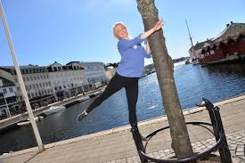 In addition av provides a wine list. Meet Elsa Lookalike In Arendal Arendelle Norway