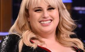 While rebel wilson has stunned fans with her huge weight loss this year, she has opened up about how not everybody in the film industry supported her big change. Film Die Lustige Dicke Rebel Wilson Und Der Beste Job Der Welt Sudkurier Online