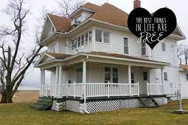 Spotted On Craigslist A Free Farmhouse In Iowa Farmhouse Victorian Abandoned Mansion For Sale Abandoned Houses