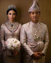 Pada 1 julai 1975, baginda dilantik tengku mahkota pahang dan dimasyhurkan pada 23 oktober 1977 di istana abu bakar, pekan. Monarchies Today Royalty Around The Globe