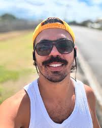 Ok, it's time to share this moment with the world dahlin'… so, during the  moment @mariahcarey was signing everyone's items, I had my “Glitter” and  “Rainbow” covers for her to sign for