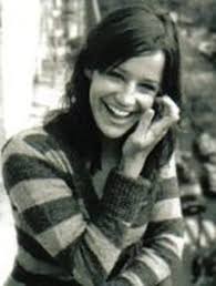 Amandine CAPDEVILLE (La penderie)