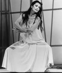 Thanks to her extensive career and her acclaimed interpretation of several classical romantic ballets such as la sylphide. Carla Fracci Ritratto Di Un Mito Dei Nostri Giorni Diva Della Danza