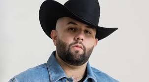 Rauw Alejandro cautiva al público con una sorprendente versión de salsa  durante su show