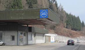In totale il confine con l'italia si sviluppa per 39 km. Tutto Confermato Dal 16 Giugno Tra Italia E Austria Non C E Piu Il Confine Austria Vicina Blog Finegil