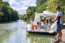 Achevé en 1856, le canal latéral de la garonne est idéal pour les petits et les grands. Croisiere Fluviale Sur Le Canal De Garonne Nicols