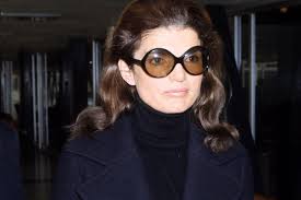Jacqueline kennedy onassis's parents divorced in 1940. Star Style Der Stil Von Jackie Kennedy Onassis Vogue Germany
