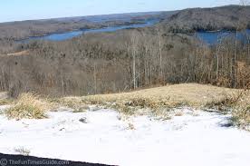 Dale hollow lake is a great vacation destination if you want a rental with a pool, as 25% of the vacation rentals there have one. Snowy Dale Hollow Lake Property The Log Homes Guide