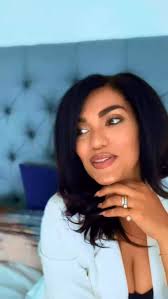 La Historia contada por su protagonista @verobborjas quien comienza su  carrera como Cantante y Compositora....El tiempo de Dios es perfecto,  gracias por esos temas maravillosos y éste en particular YO ...