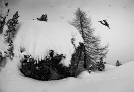 Die tage werden zwar länger, aber die sonnenenergie reicht noch nicht aus, um den wärmeverlust auszugleichen. Red Bull Illume Der Winter In Schwarz Weiss