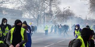 51 400 manifestants ont été recensés en #paris la marche des gilets jaunes très encadrée par les fdo.#giletsjaunes #actexiii #acte13 #9fevrier #9fevrier2019 pic.twitter.com/gvvegd6g3n. L Essentiel Gilets Jaunes 51 400 Manifestants En France Dont 4 000 A Paris Selon Le Ministere De L Interieur