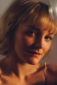 Melinda Hofer's Instagram, Twitter & Facebook