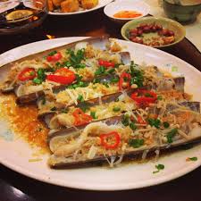 Giant Razor Clams With Garlic And Cellophane Noodles In Hong Kong Oc 2448x2448 Clams Recipe Asian Cellophane Noodles Asian Dishes