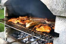 Rub the baking soda solution on the rust stain using a toothbrush. How To Clean Rusty Grill Grates Lovetoknow