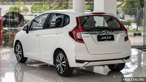 Honda jazz 1.5l v is a compact wagon of b class segment manufactured by japanese company honda. 2018 Honda Jazz 1 5 V In Orchid Pearl White Paul Tan S Automotive News