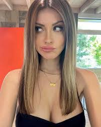 Ashley Schultz's Instagram, Twitter & Facebook