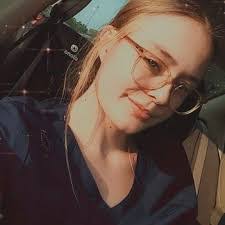 Chelsea Bolin's Instagram, Twitter & Facebook