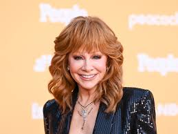 Reba McEntire's Co-Star Reveals What She Was Really Like Off Set - Parade