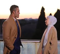 Ditayangkan di saluran astro ria 104, ria hd 123 dan raya hd 122 jam 7.00 malam, selama 5 episod. Janggal Dengan Neelofa Sebenarnya Zul Ariffin Dedah Situasi Sebenar Gosip Tempatan Gosip Forum Cari Infonet