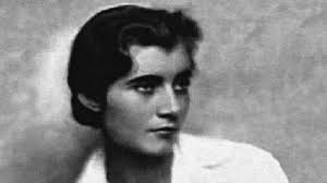 Betty Thorpe's Instagram, Twitter & Facebook