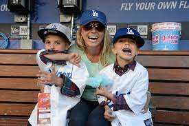 Britney spears wrote a song for each of her sons. Britney Spears Ganzer Stolz Jayden James Wird 7 Promiflash De