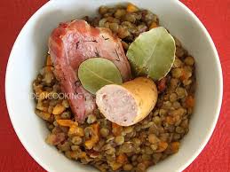 Recette De Petit Sale Aux Lentilles Saucisses Et Lardons Fumes Recette Petit Sale Lentilles Recettes De Cuisine Recette De Plat