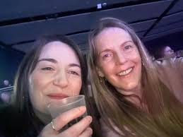 Lesley at Farmasi Luxury Body Elements