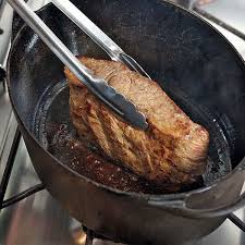 Roastbeef Mit Thymian Rotwein Sauce Rezept Roastbeef Lebensmittel Essen Rezepte