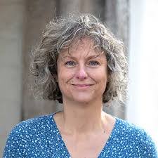 Kerry Farrington's Instagram, Twitter & Facebook