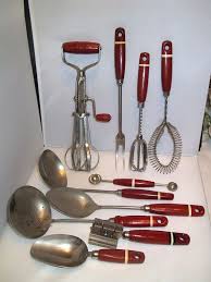 Here at the vermont country store, we have plenty of old fashioned kitchen gadgets, along with new kitchen accessories and tools, to save you some time and make cleanup quicker and easier. 10 Pc Vintage Red Handled Kitchen Tools Some Echo Antique Kitchen Utensils Old Fashioned Kitchen Antique Kitchen